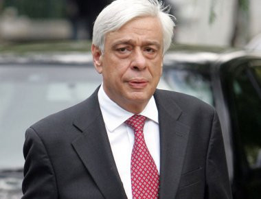 Φως στο παρασκήνιο του καλοκαιριού του 2015 : Η απειλή παραίτησης του Παυλόπουλου
